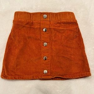 🔆 Bundle items 6 for $30
Isaac Mizrahi girls corduroy skirt.